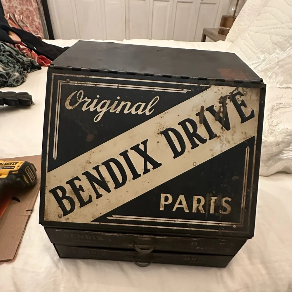 🖤 Vintage Bendix Drive Parts Metal Tool Box Industrial Décor - Picture 1 of 10
